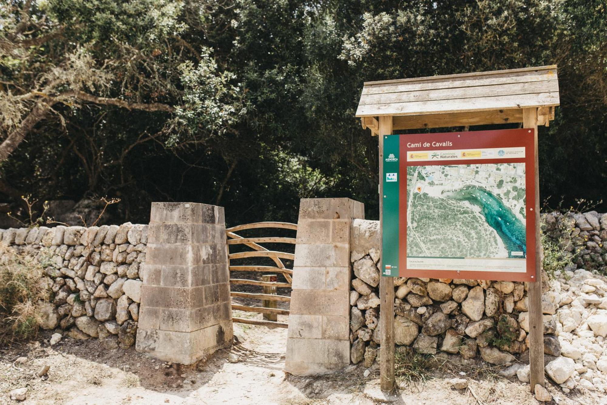 Hostal Xuroy Cala Alcaufar Εξωτερικό φωτογραφία