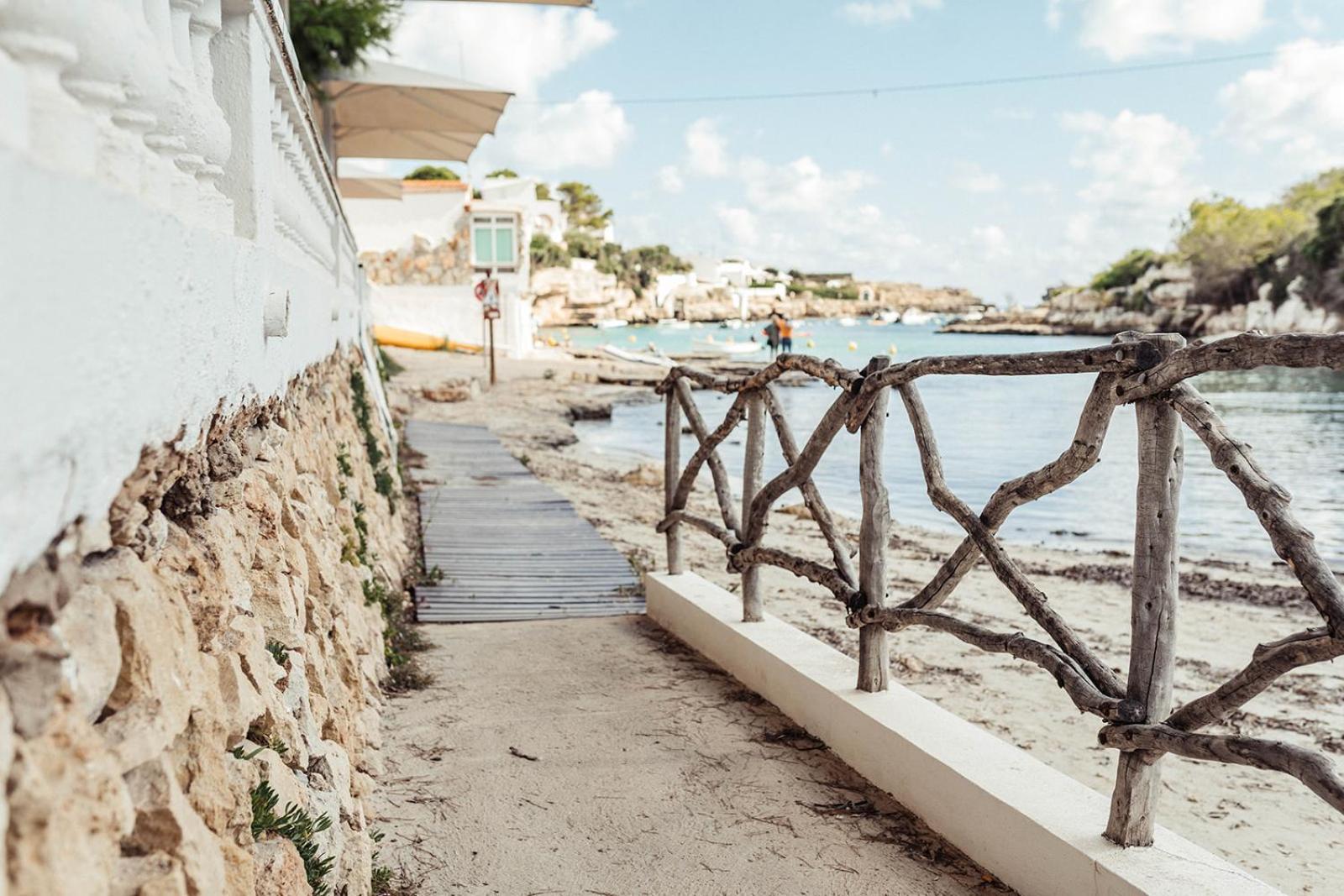 Hostal Xuroy Cala Alcaufar Εξωτερικό φωτογραφία
