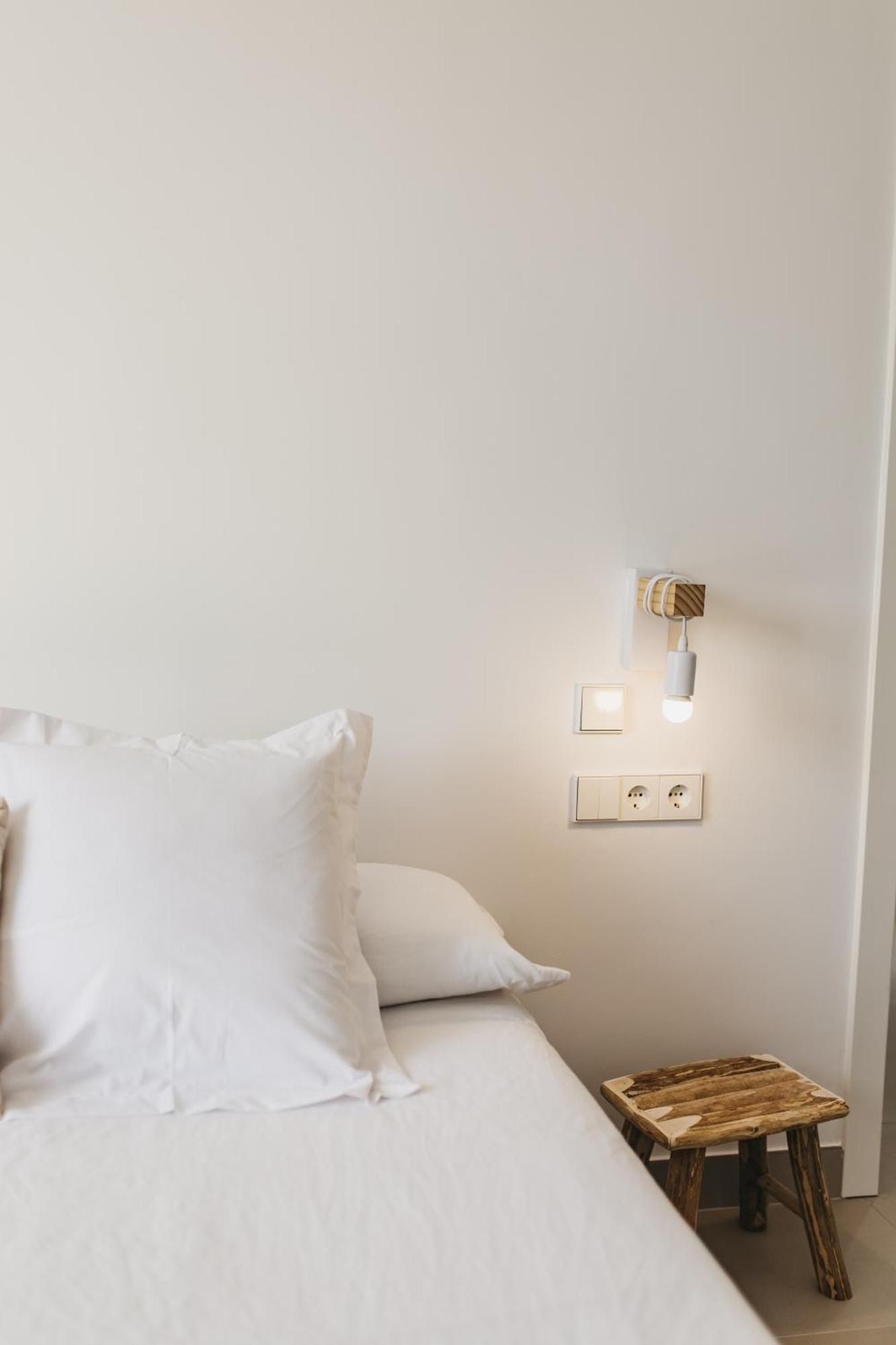Hostal Xuroy Cala Alcaufar Εξωτερικό φωτογραφία