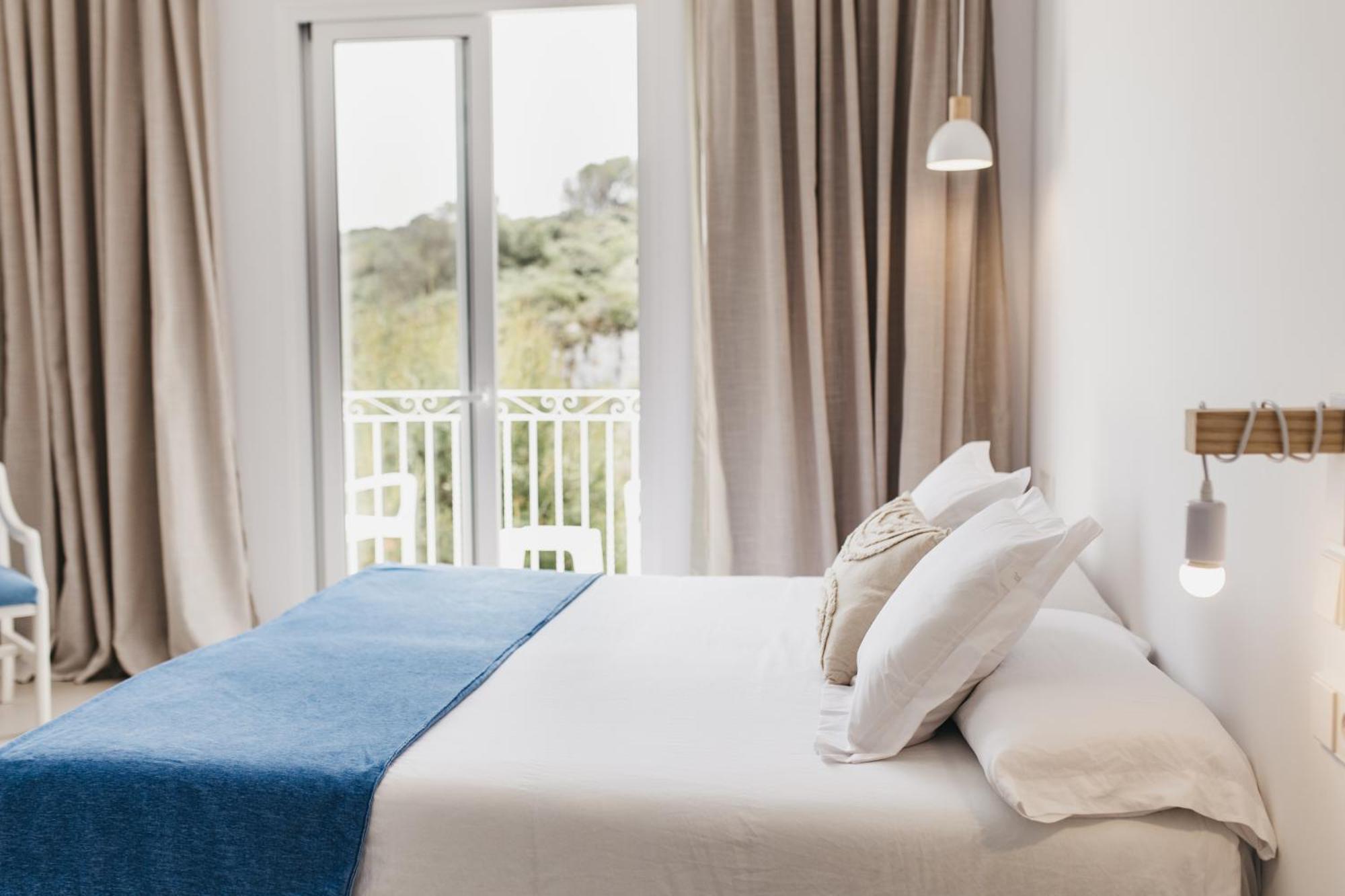 Hostal Xuroy Cala Alcaufar Εξωτερικό φωτογραφία