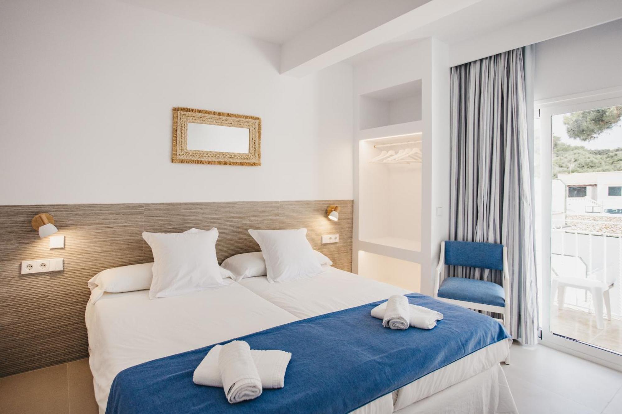 Hostal Xuroy Cala Alcaufar Εξωτερικό φωτογραφία