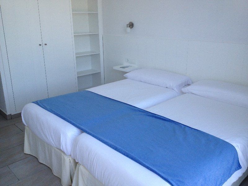 Hostal Xuroy Cala Alcaufar Εξωτερικό φωτογραφία