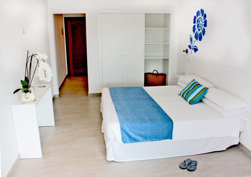 Hostal Xuroy Cala Alcaufar Εξωτερικό φωτογραφία
