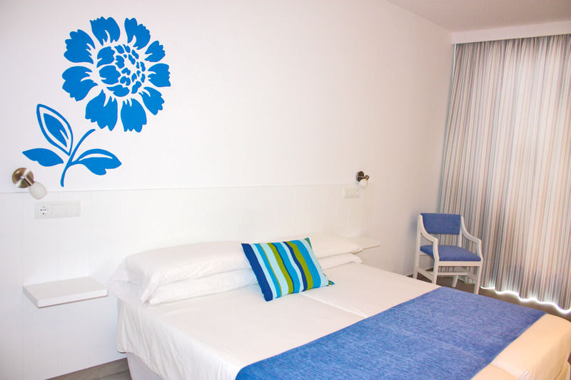 Hostal Xuroy Cala Alcaufar Εξωτερικό φωτογραφία